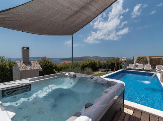 Villa Hedonist Seget Vranjica Bagian luar foto