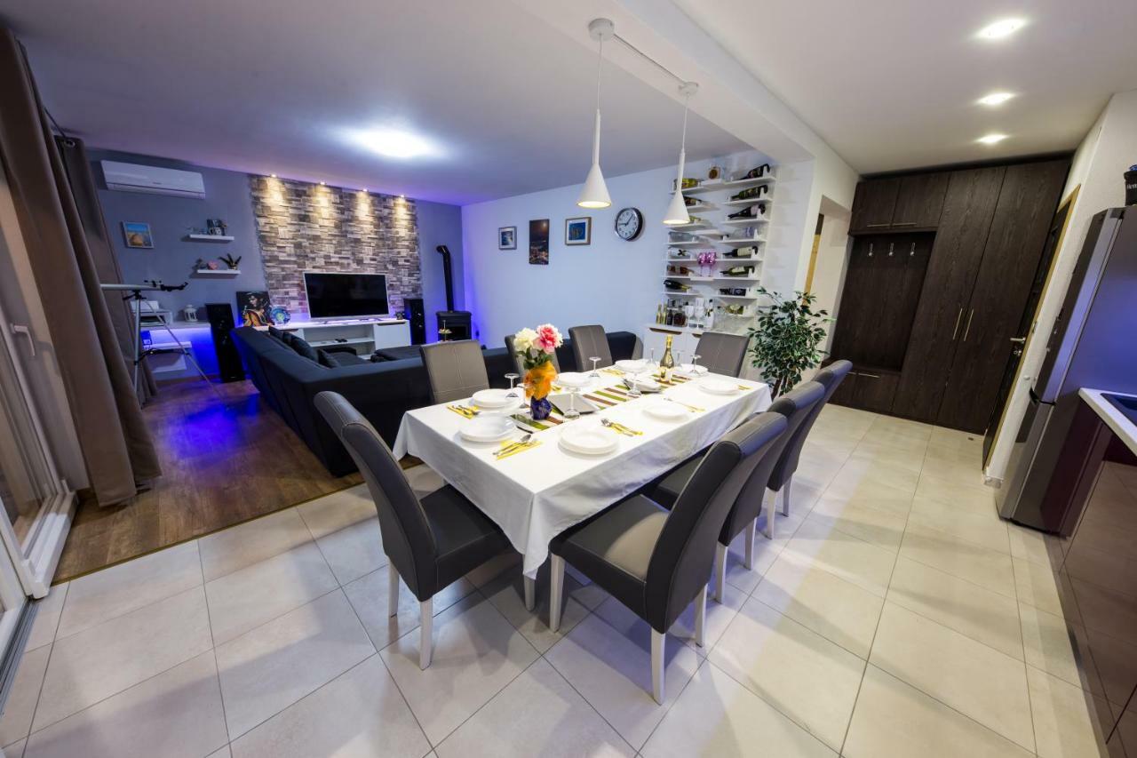 Villa Hedonist Seget Vranjica Bagian luar foto